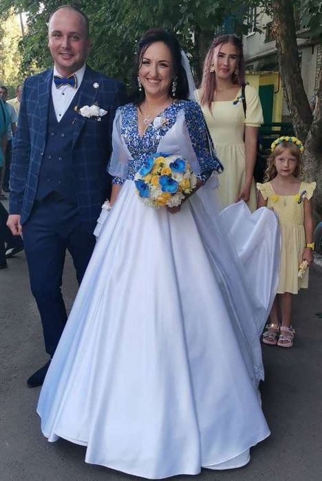 Продам українську весільну сукню