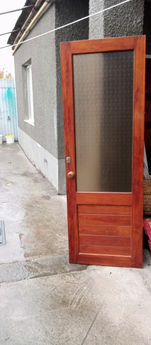 Двери деревянные межкомнатные