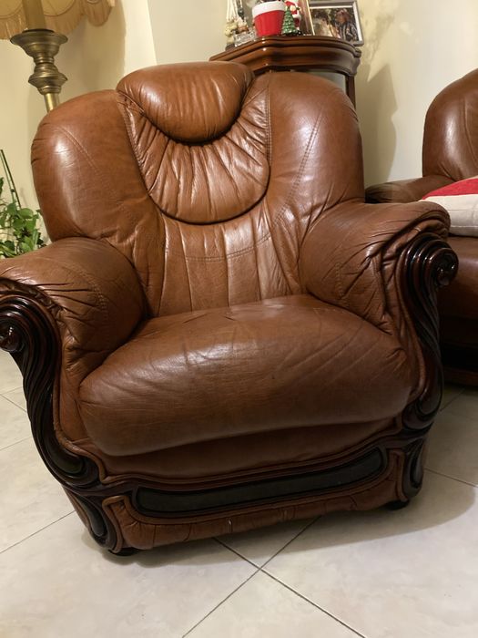 Sofas de 3 lugares em castanho em pele com mais 2 sofas de um lugar