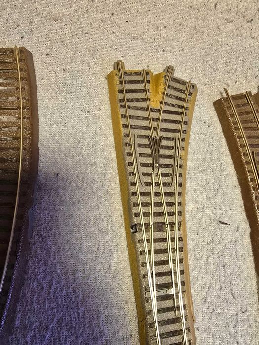 Zwrotnice cyfrowe Roco na plastikowym podkładzie