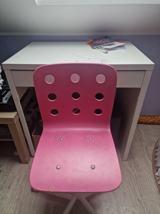 Biurko IKEA z krzesłem do odświeżenia
