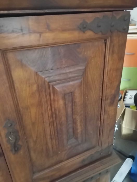 Móvel antigo ( garrafeira )