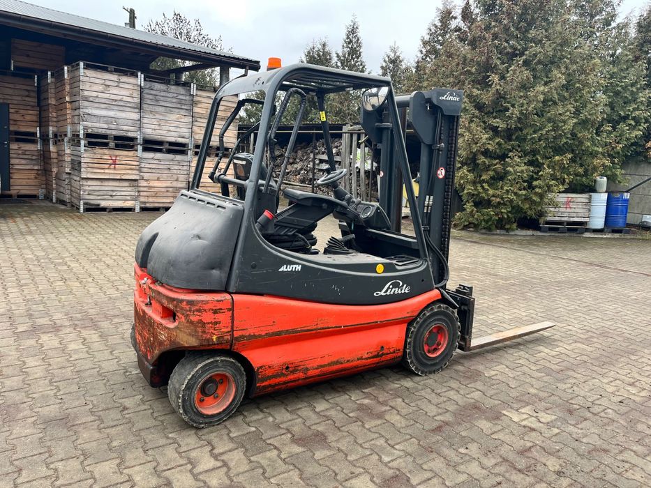 LINDE E25 / udźwig 2500 kg / wózek widłowy / elektryczny / z Niemiec