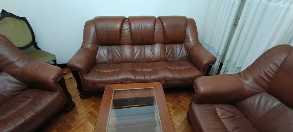 Móvel sala, mesa , sofás e quadro