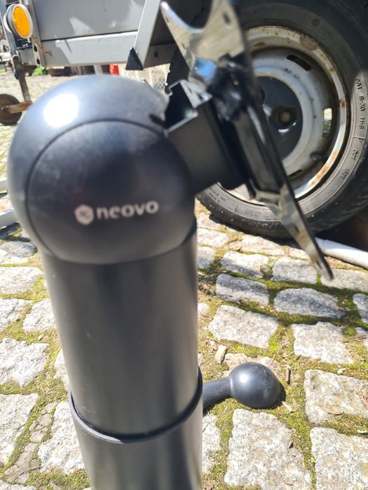 Stojak do monitora neovo