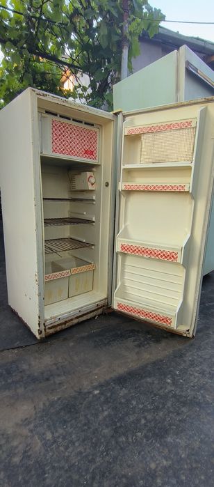 Продам старые холодильники