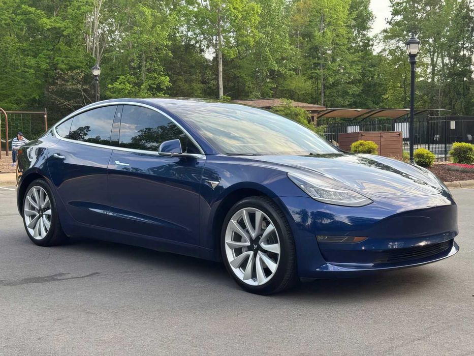 Tesla Model 3 Long Range      2018