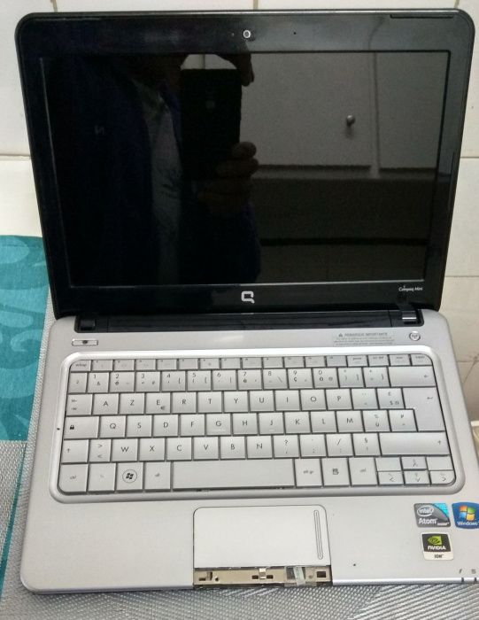 Vendo portátil para peças + carregador