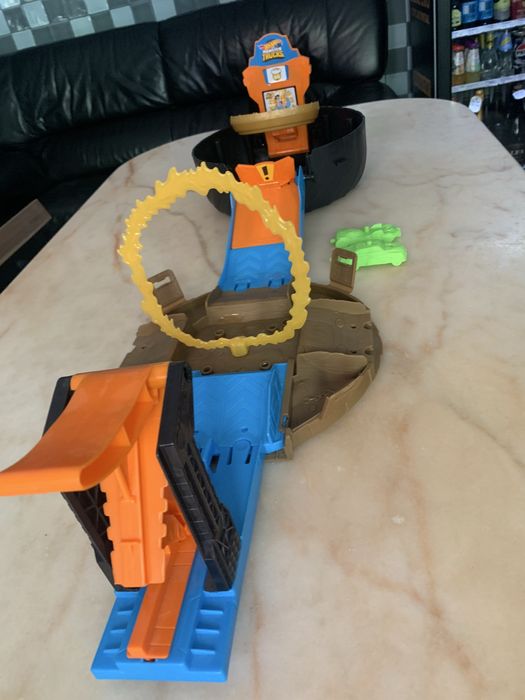 Pista HOT WHEELS Monster Truck Desafio Acrobático