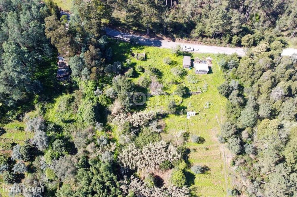Terreno Urbano com Declive, Moradia de 3 Pisos em São Paulo de Frades