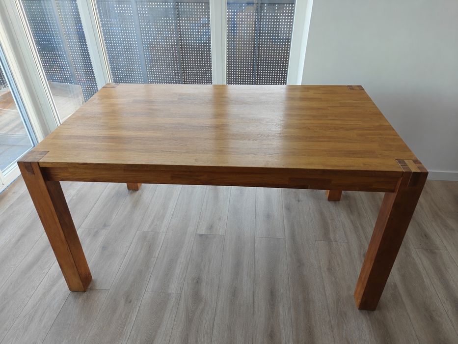 Stół, Model HAGE z JYSK