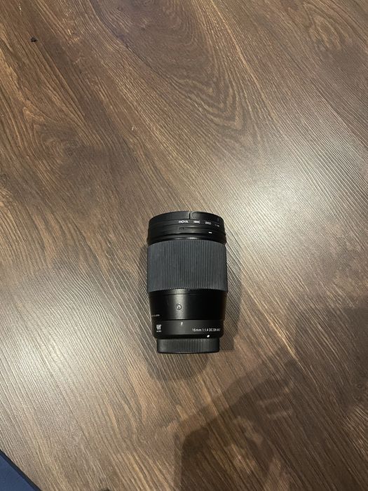 Sigma 16mm F1.4 DC DN Contemporary z filtrem Hoya – Micro 4/3 (MFT)
