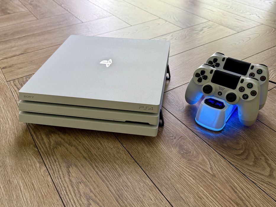 *** Konsola PS4 Pro * White * 1TB * 2 pady * BDB Stan * Komplet ***