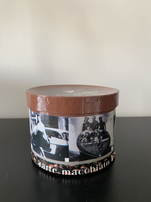 Conjunto de chávenas de café e pires
