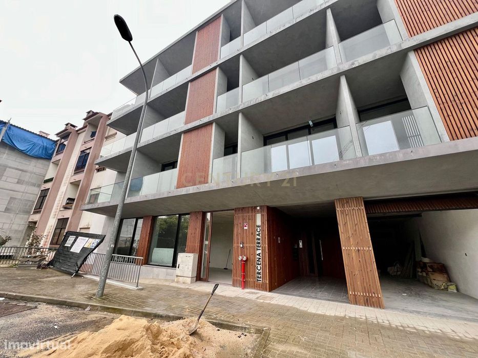 Excelente loja com 93m2, situada em Urbanização de Luxo em Tercena - O