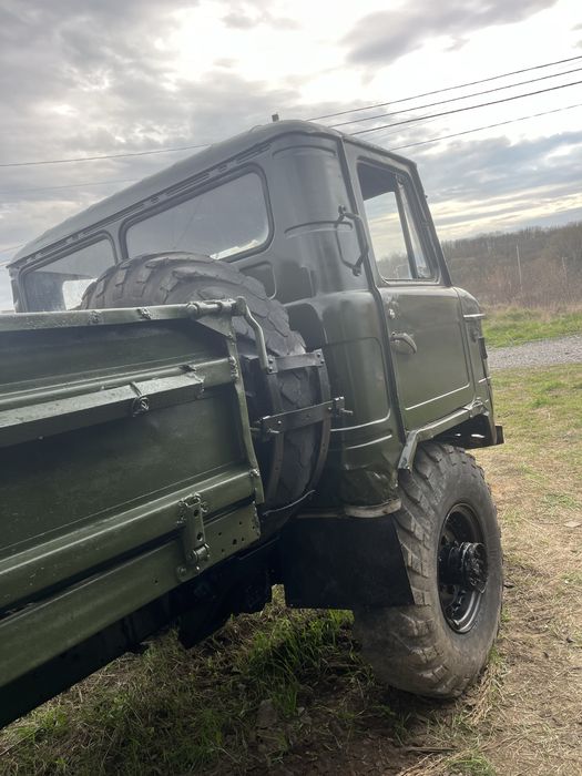 Автомобіль Газ66 бензин