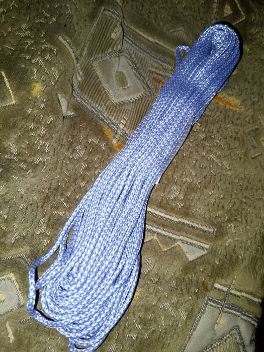 новый шнур прочный 3,3мм  длина 10метров 
высылаю по Украине доставка