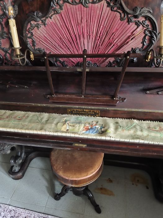 Piano vertical antigo sec XIX
