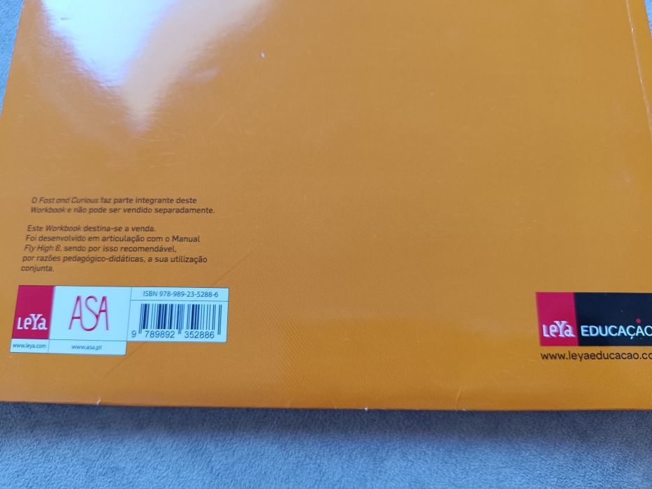 Livro de exercícios do 8° ano de inglês da LeYa