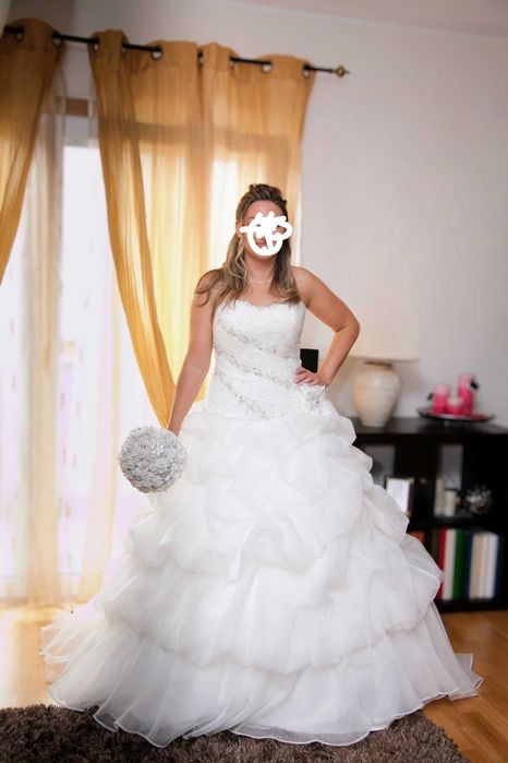 Vestido de Noiva Corte Princesa (Tam. 40-42) + Saiote