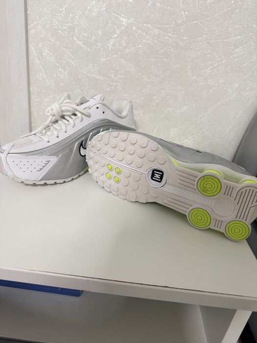 Оригінальні кросівки Nike Shox TL (AR3565-102) — Розмір 39 (25 см)