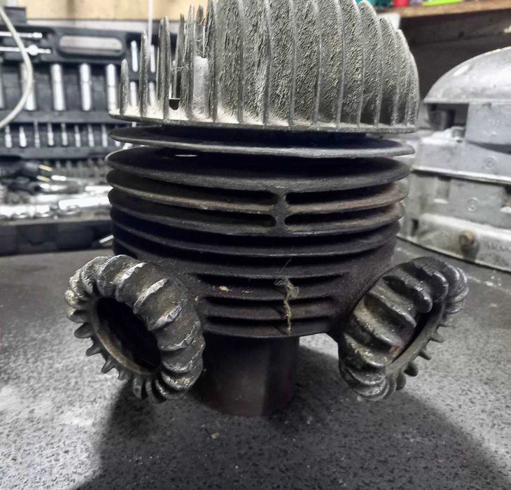 Запчастини JAWA 250-353 / Картер, циліндр, поршень, головка циліндра