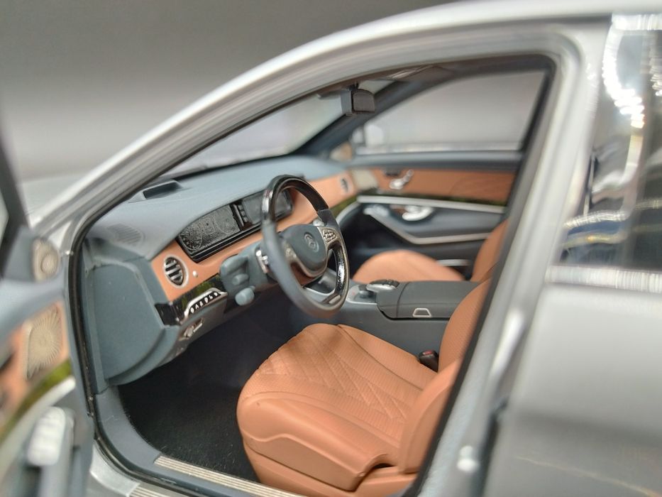 1:18 Almost Real 2016 Mercedes-Maybach S-Class S600 V12 model