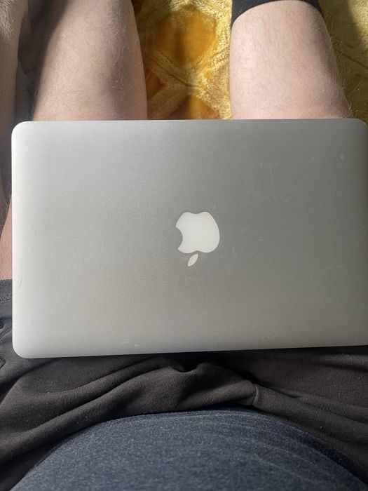 Macbook air  mid 2011