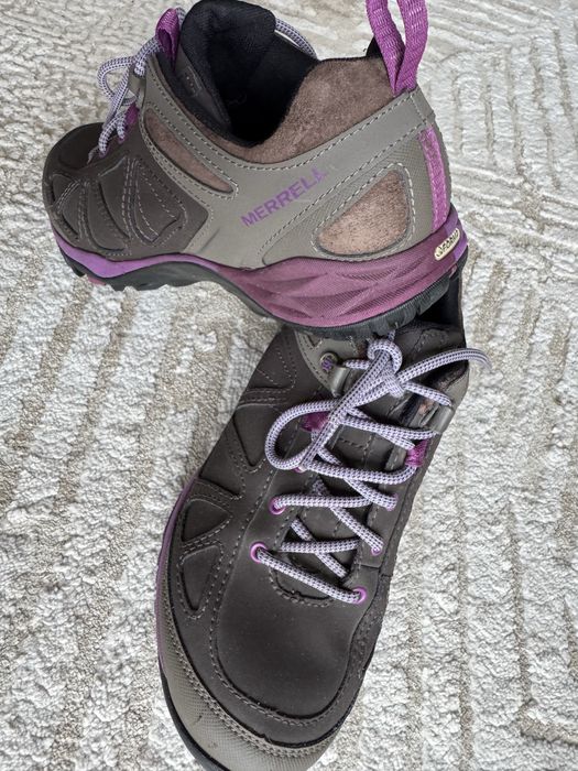 Ténis femininos Merrell em excelente estado