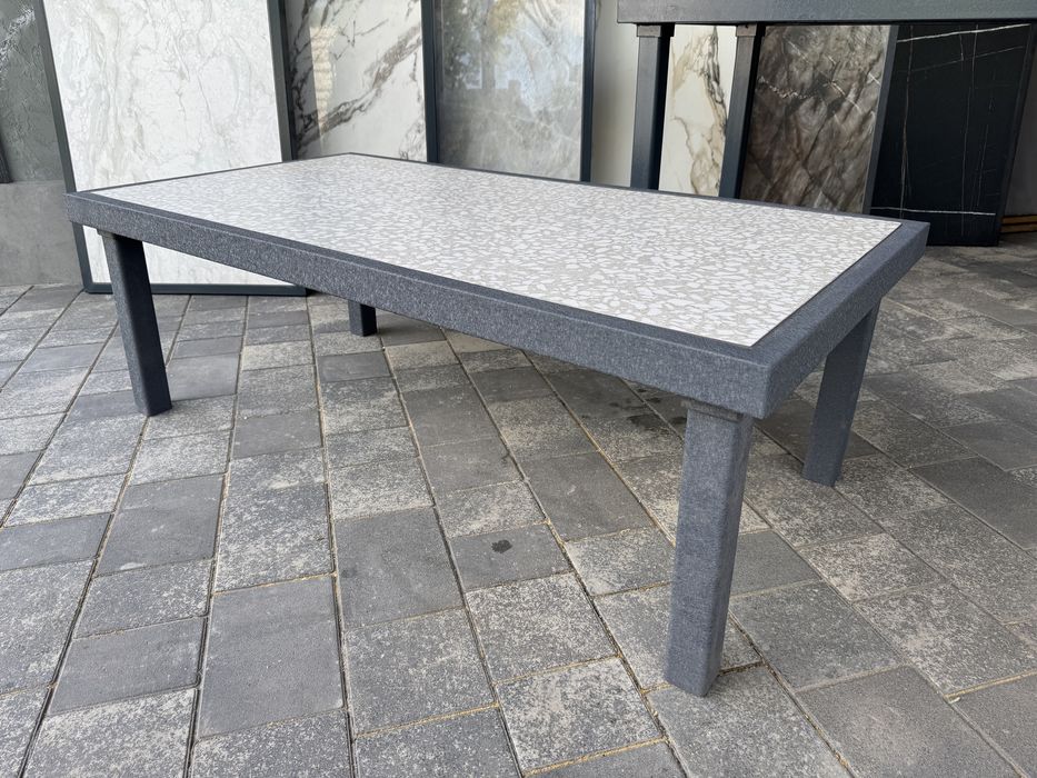 Універсальний стіл з керамограніту та металу для дому та вулиці