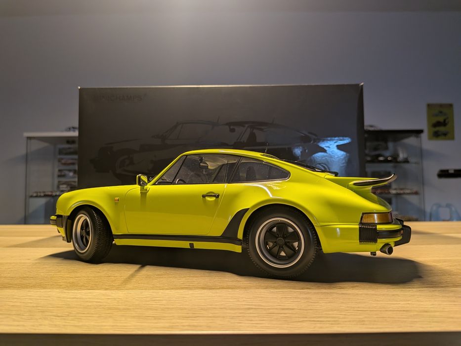 Porsche 911 Turbo 1977 - 1/12