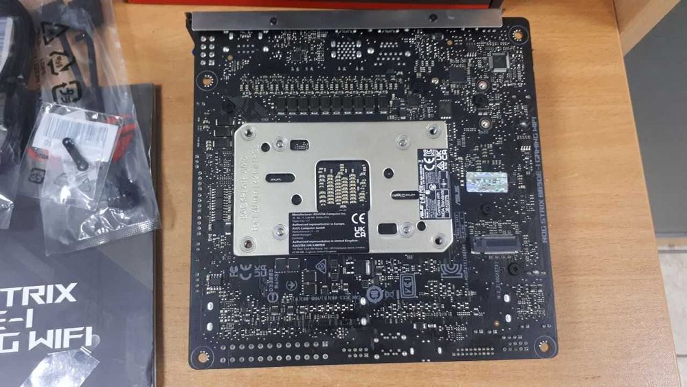 Материнська плата Asus ROG STRIX B650E-I Gaming Wi-Fi