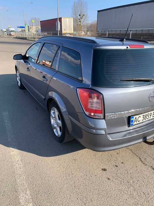 Продам власний автомобіль Опель Астра Н