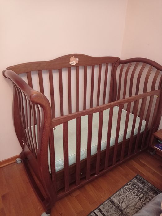 Дитяче ліжечко дерев'яне