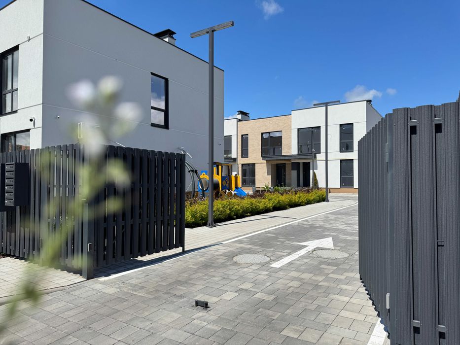 Продам з наповненням 4х к. таунхаус 104 кв.м. з власним підвалом.