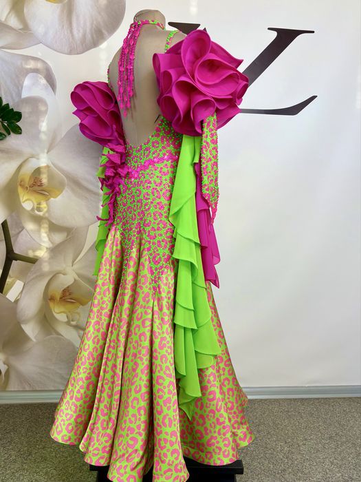 Нова абсолютно сукня стандарт юніори 1-2 , ріст 160-165