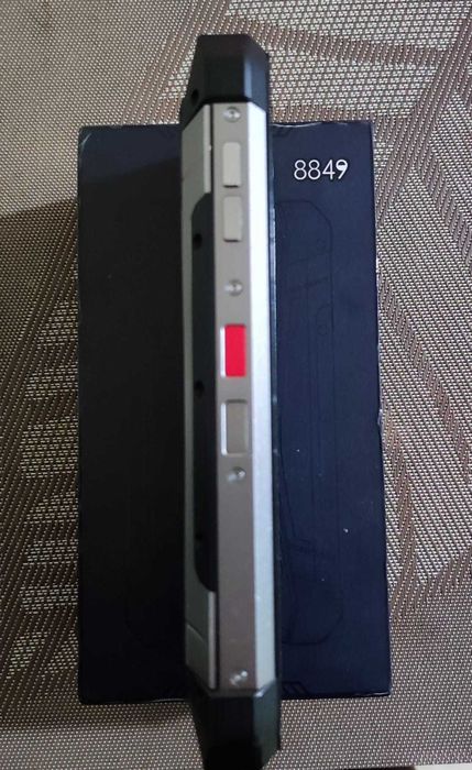 Telemóvel TANK 2 com projetor