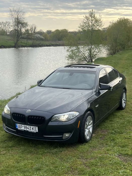 BMW F 10 (528) 2011 Атмосфера