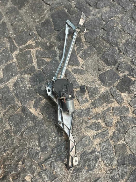 Mecanismo de limpar vidros + tubos de ar condicionado