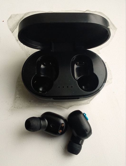 Продам новые Bluetooth наушники