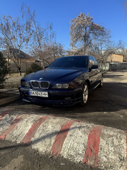 Продам  машинку БМВ е39