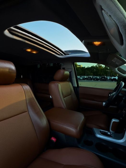 Продам Toyota Sequoia