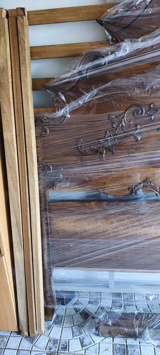 Cama de casal em madeira de castanho, estilo D. José