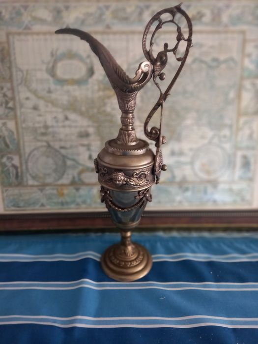Ânfora Antiga de latão.