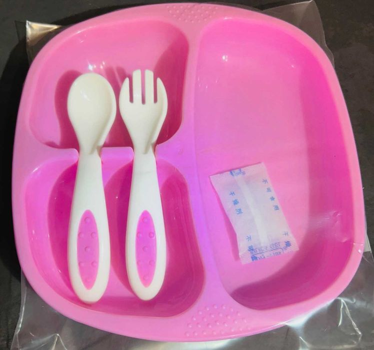Talerzyk i sztućce plastikowe dla dzieci różowy