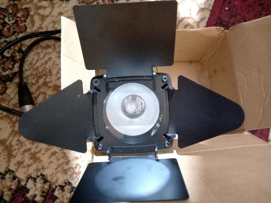 Продам светильник logocam zoom le2-s