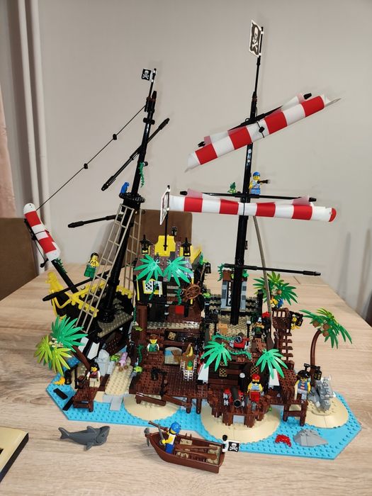 Lego 21322 Zatoka Barakud - stan idealny