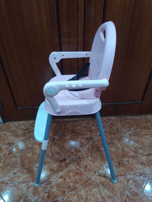 Cadeira de refeição para bebé comer à mesa criança casa quarto.