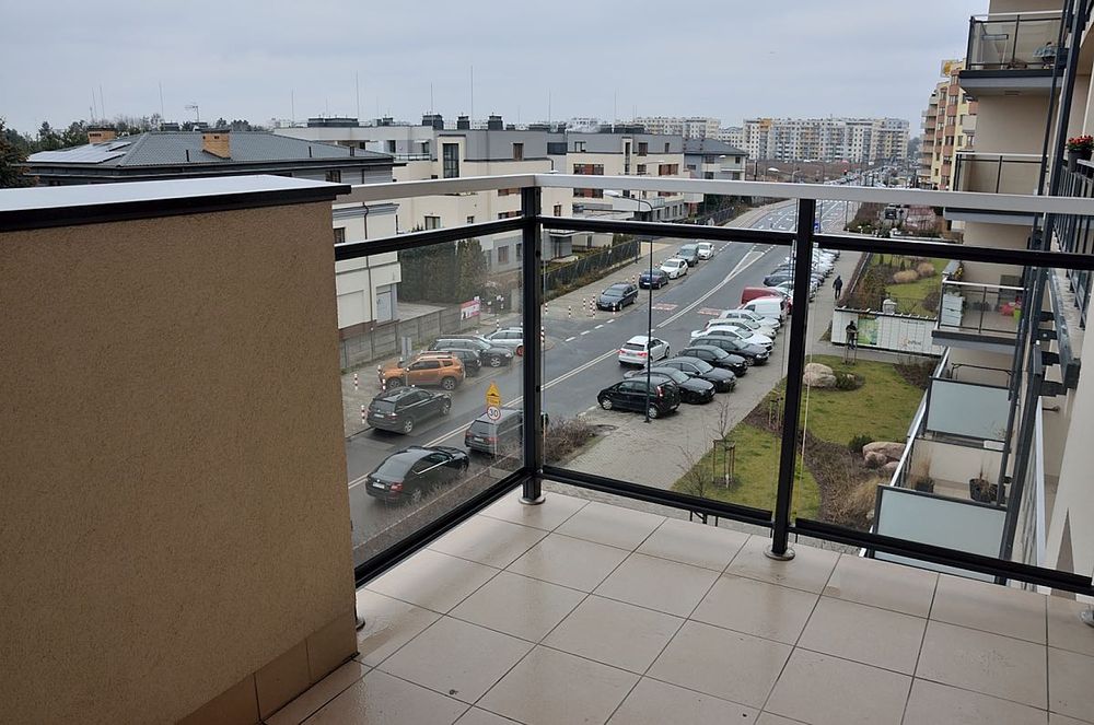 Słoneczne i przestronne z dużym balkonem i miejscem postojowym