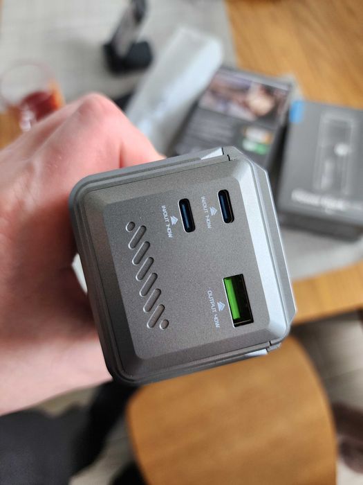 повербанк QOOVI 27000mAh 99Wh Power Bank PD 140W NEON